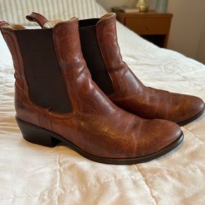 Frye Chelsea boot, women’s